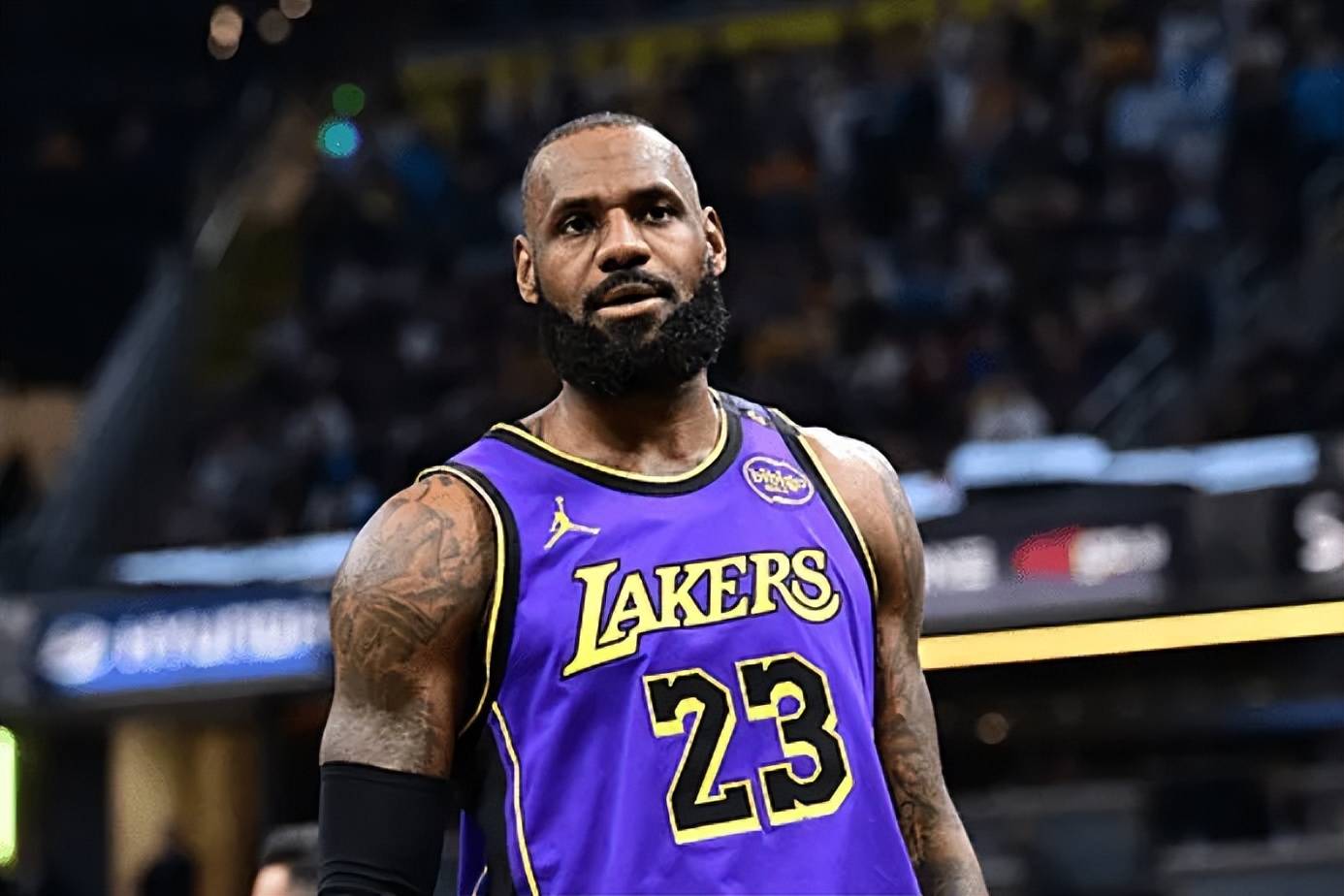 詹姆斯新星表现优异表现突出，日本队前途光明！观众掌声雷动的简单介绍